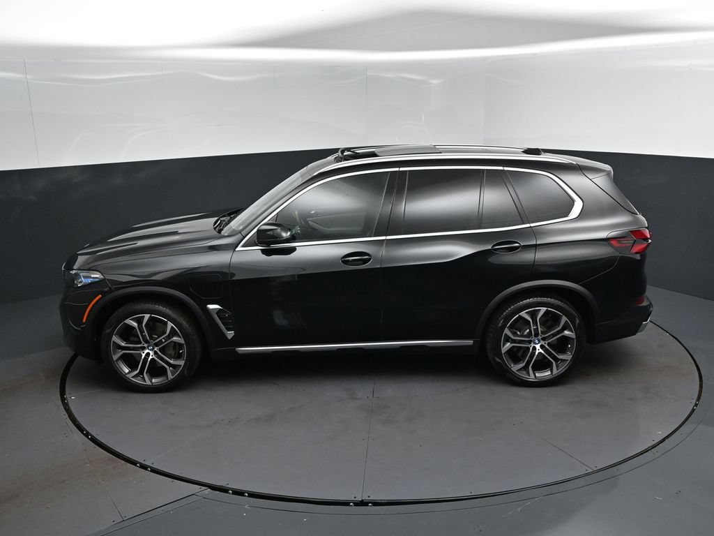 Certified 2024 BMW X5 xDrive50e w/ Premium Package AWD/4WD image 32