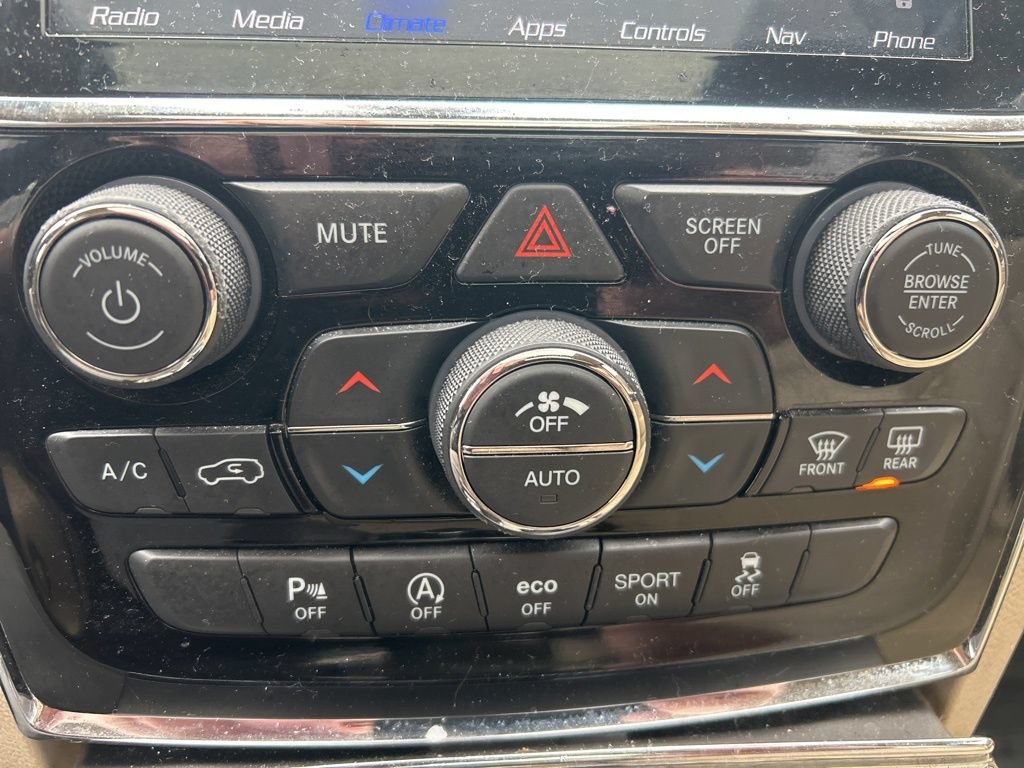 Used 2019 Jeep Grand Cherokee Overland AWD/4WD image 26