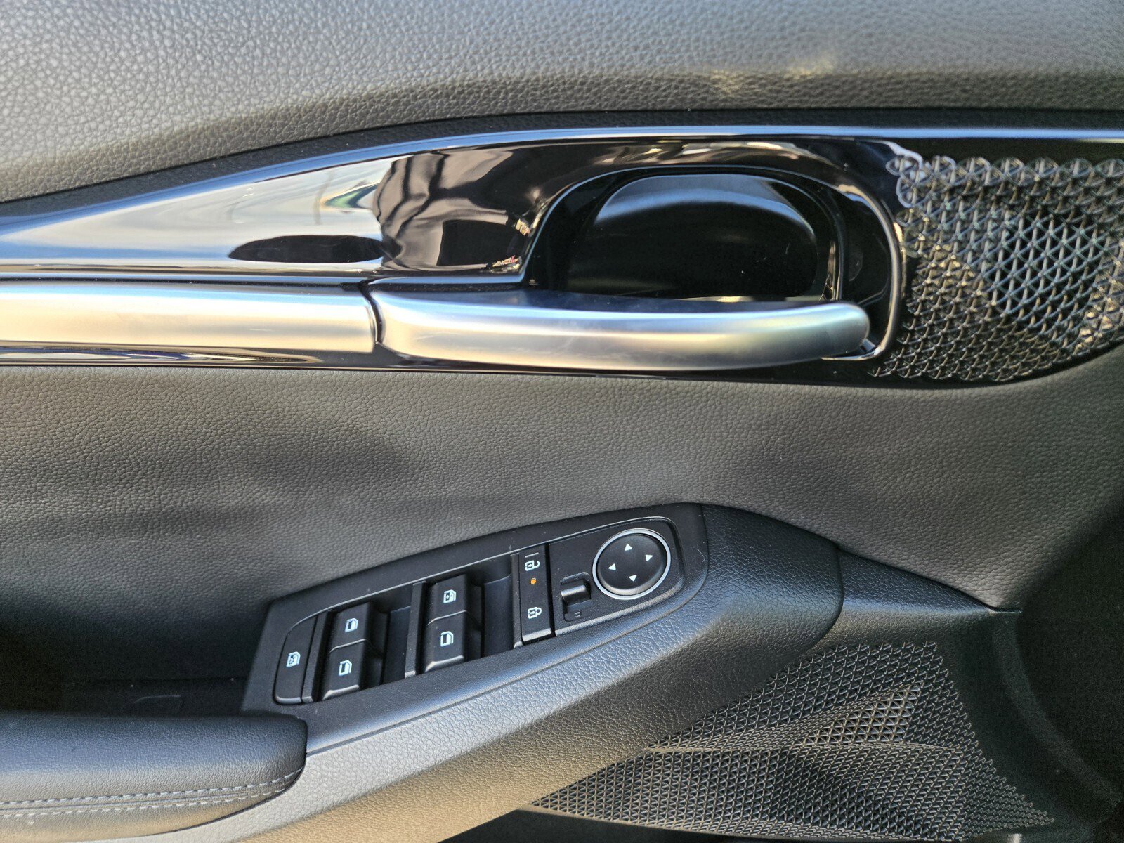 Certified 2025 Kia Seltos EX w/ EX Sunroof Package image 17