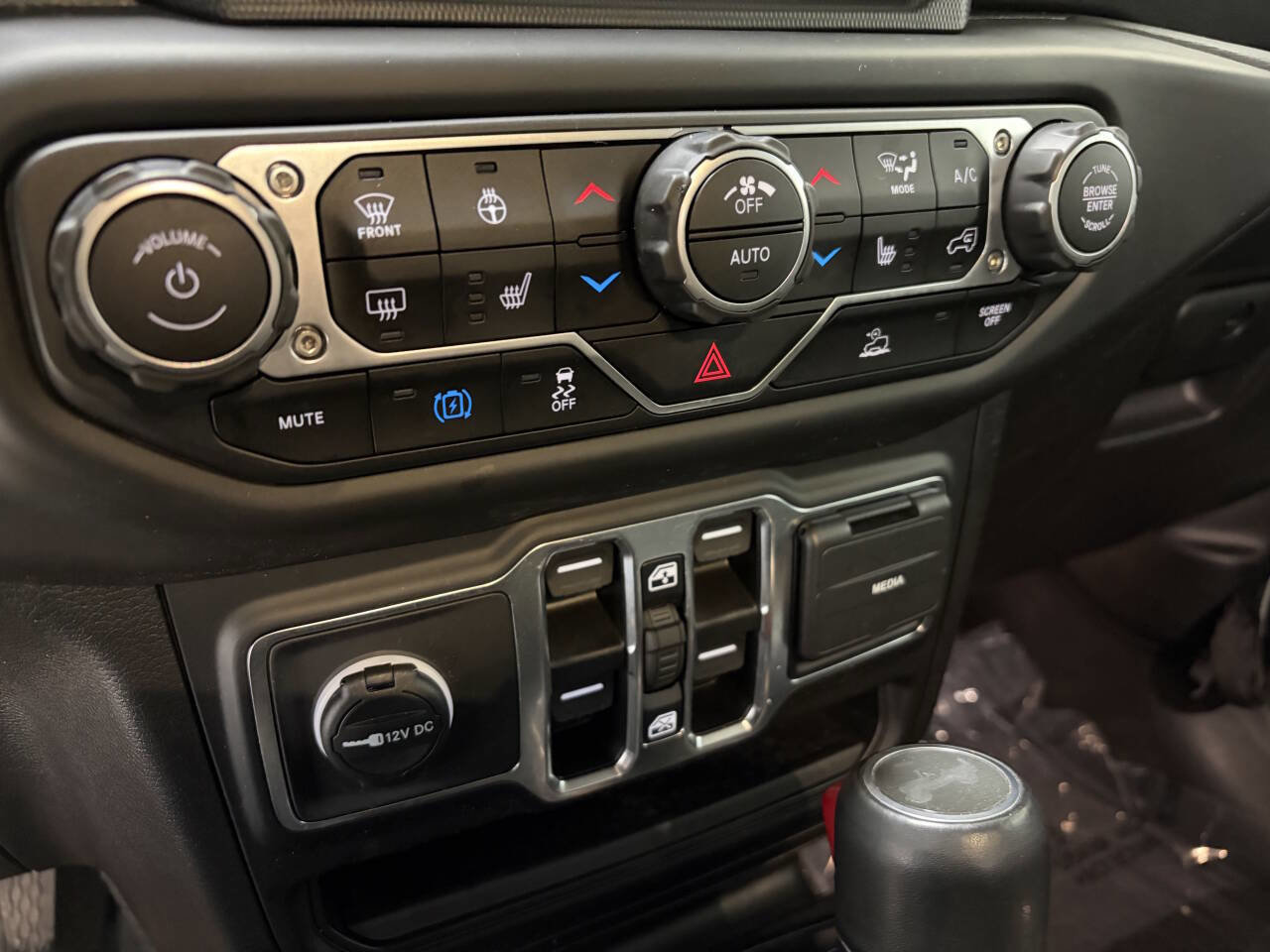 Used 2023 Jeep Wrangler Unlimited Sahara w/ Cold Weather Group image 11