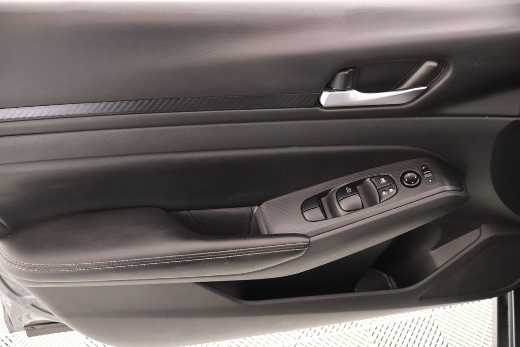 Used 2024 Nissan Altima 2.5 SV image 14