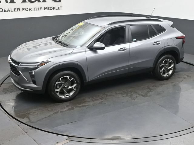 Used 2025 Chevrolet Trax LT FWD image 48