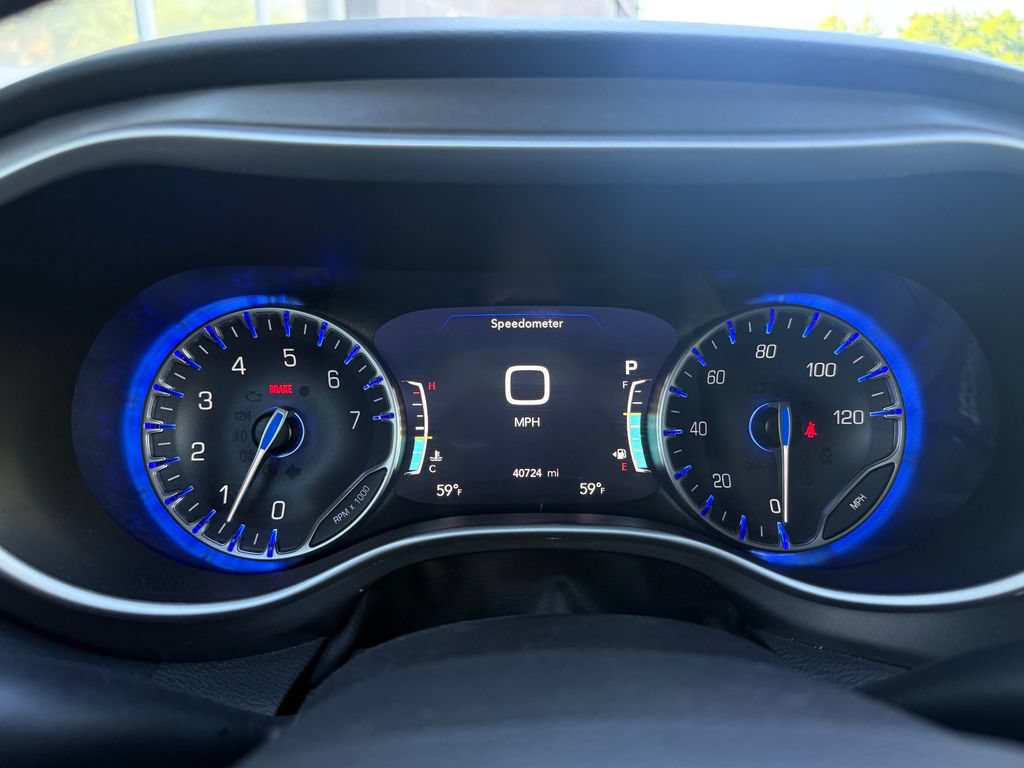 Used 2023 Chrysler Pacifica Touring-L FWD image 48