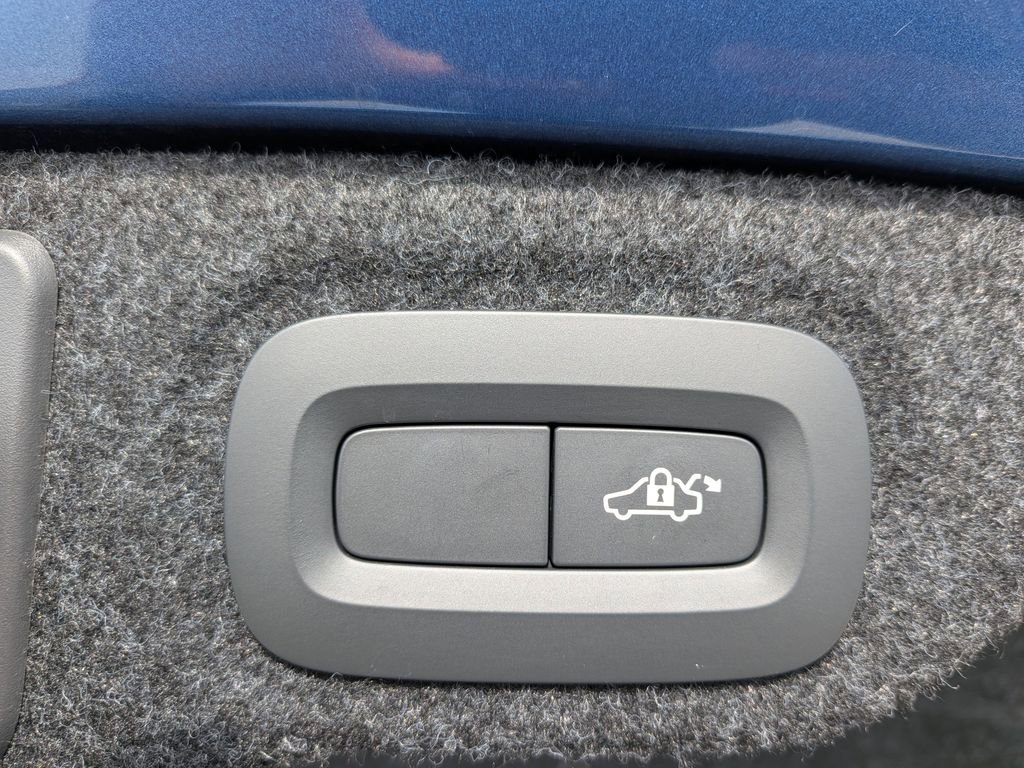 Used 2020 Volvo S60 T6 R-Design image 31