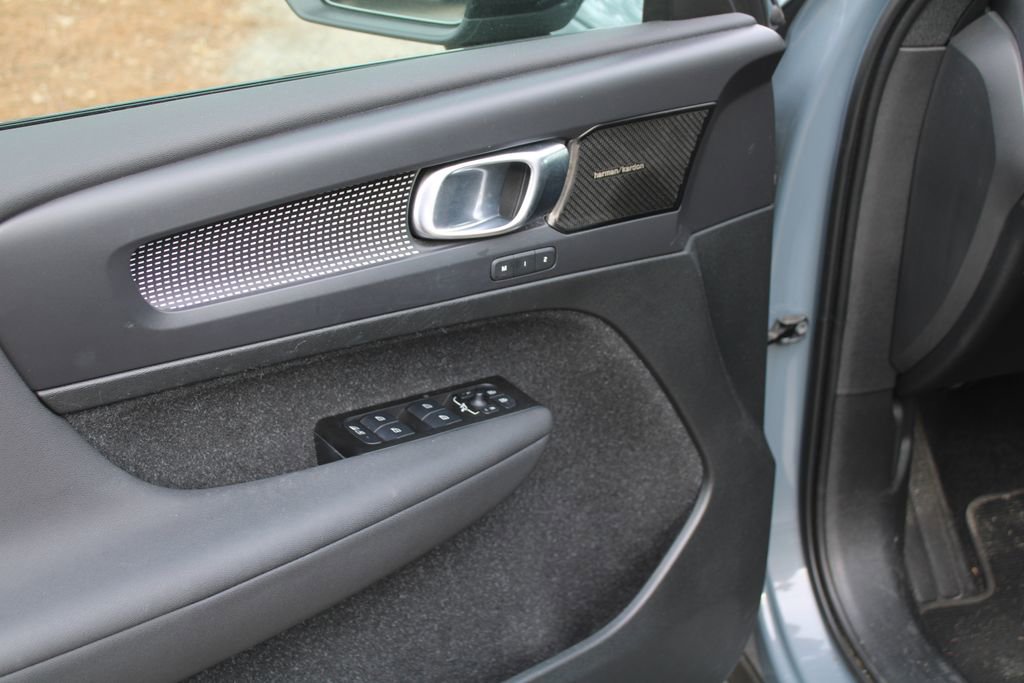 Used 2021 Volvo XC40 T5 R-Design image 19