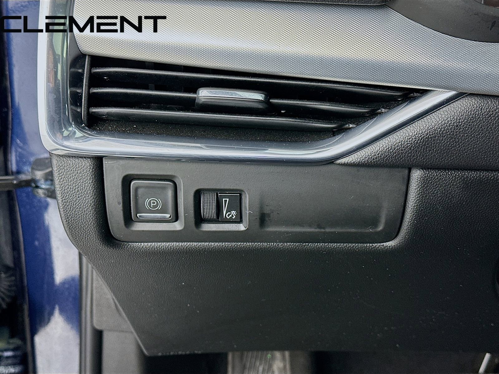 Used 2021 Cadillac XT4 Premium Luxury w/ Sun And Sound Package image 13