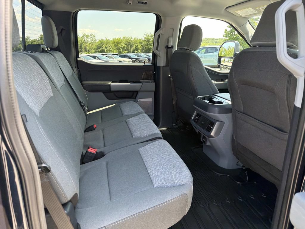 Used 2024 Ford F250 XLT w/ Black Appearance Package AWD/4WD image 27