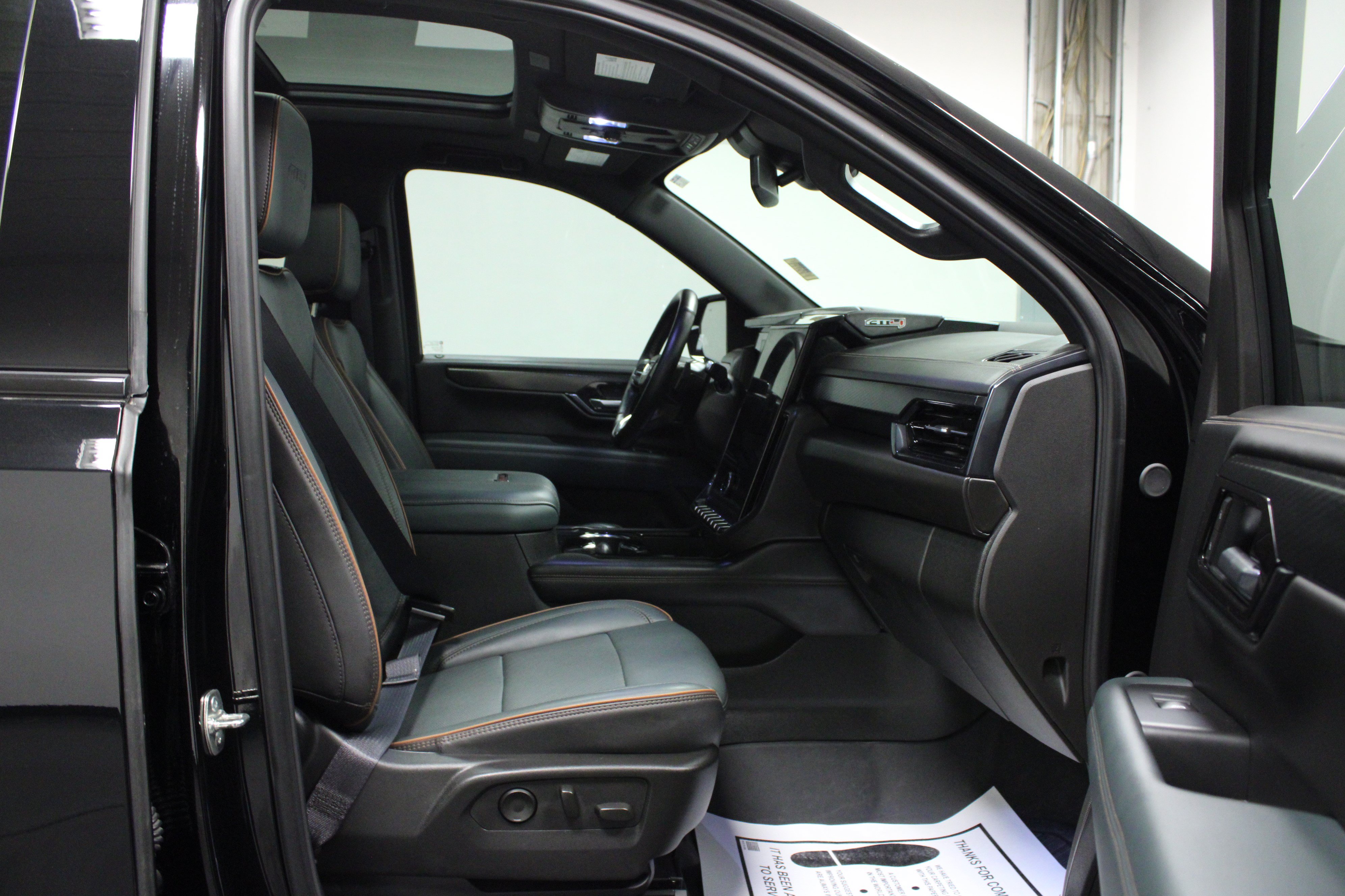 Used 2025 GMC Yukon AT4 AWD/4WD image 17
