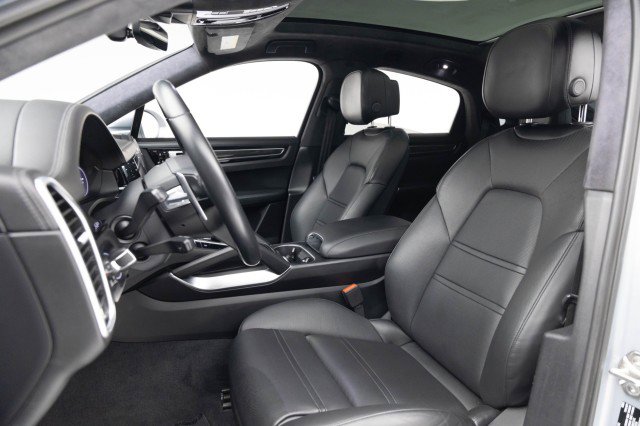 Used 2020 Porsche Cayenne Turbo image 8