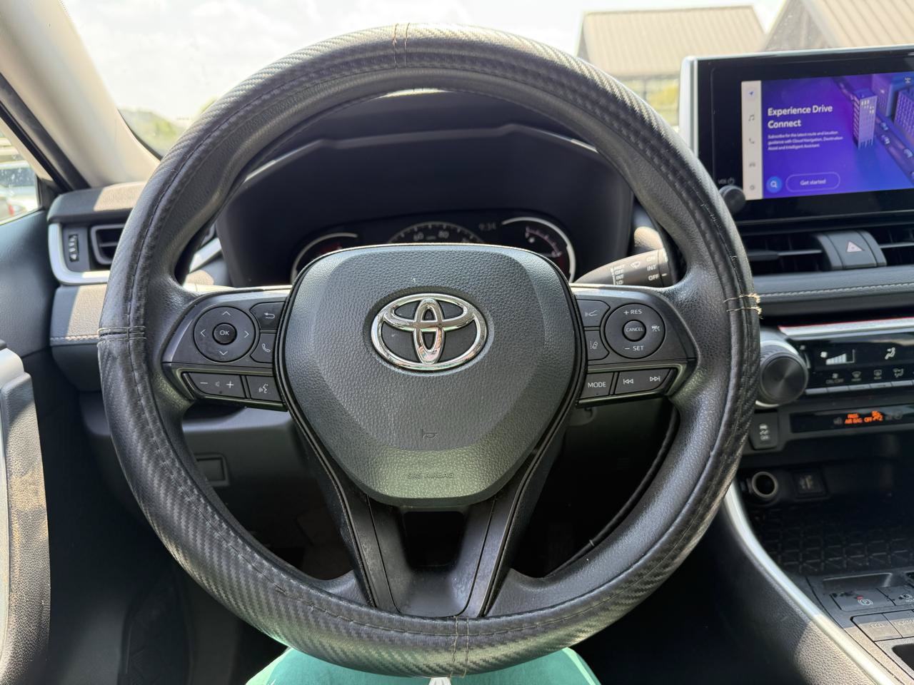 Used 2024 Toyota RAV4 LE FWD image 8