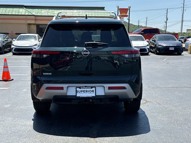 Certified 2025 Nissan Pathfinder Platinum w/ Cargo Package FWD image 4