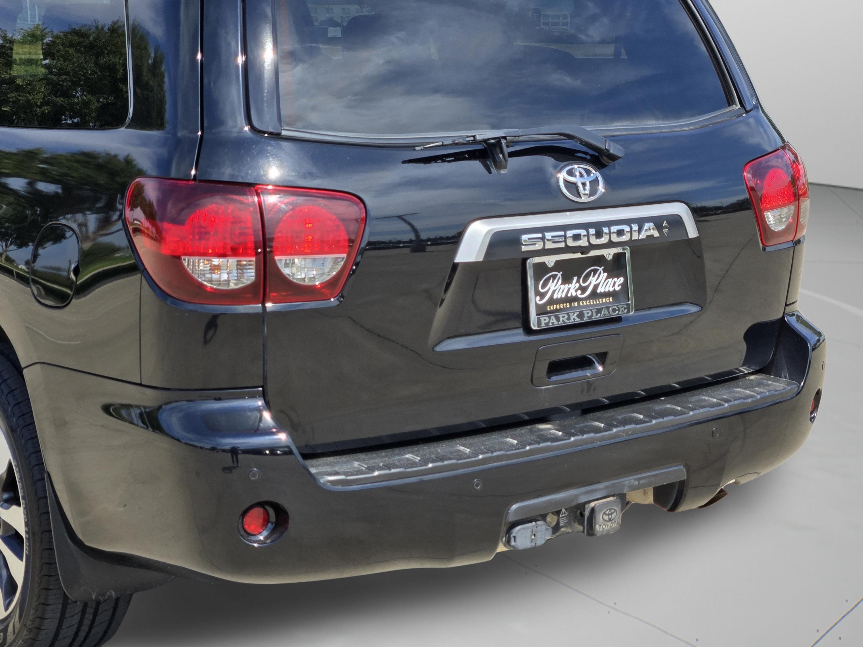 Used 2020 Toyota Sequoia Limited w/ Safety & Convenience Package AWD/4WD image 34