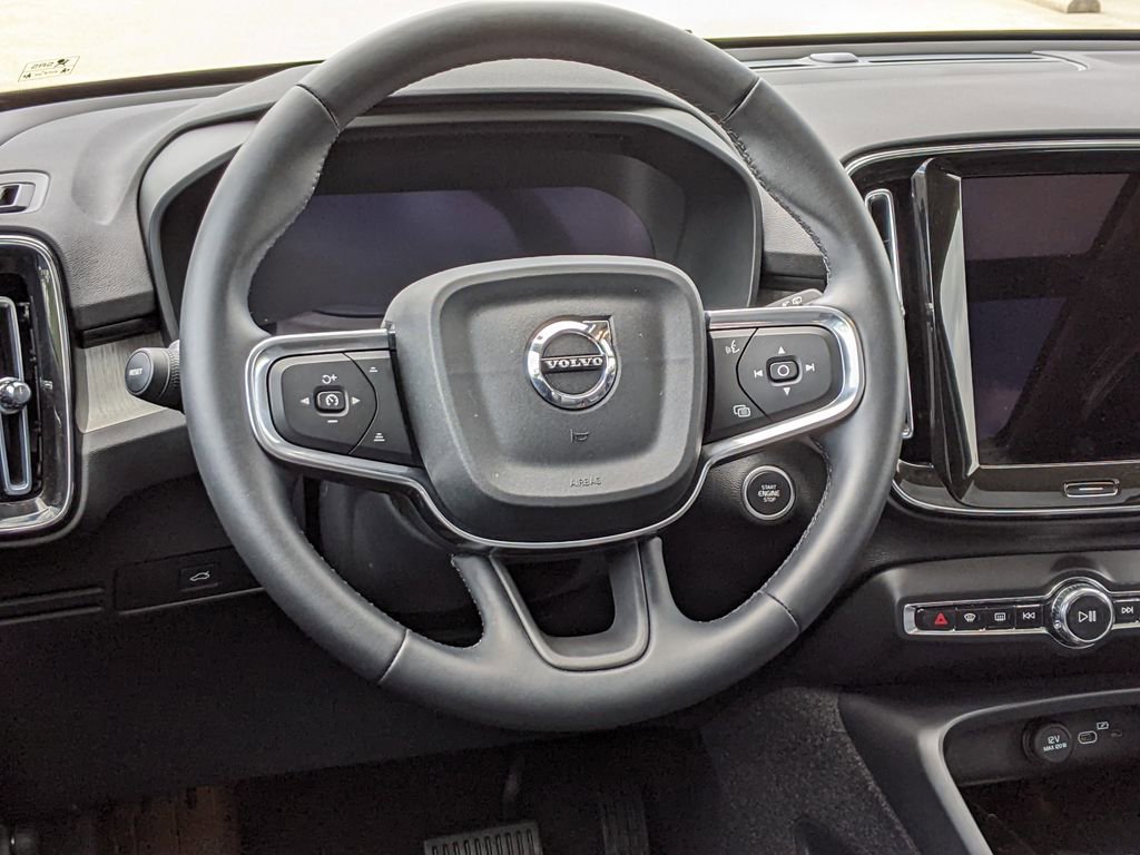 Certified 2025 Volvo XC40 B5 Plus image 14