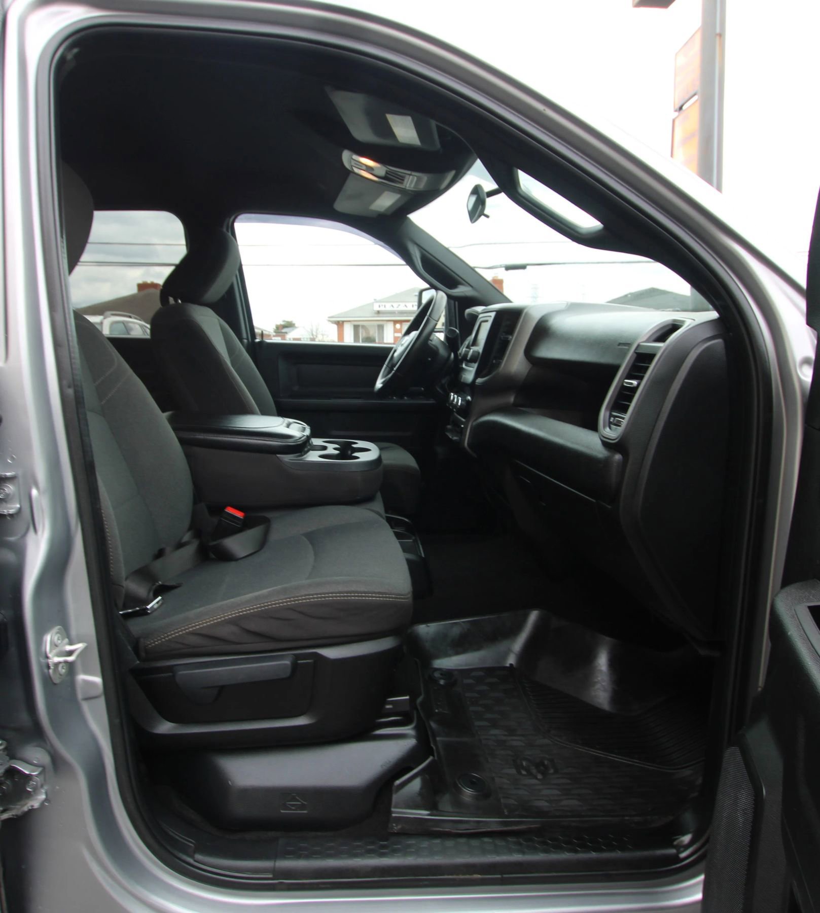 Used 2024 RAM 3500 Tradesman w/ Chrome Appearance Group image 10