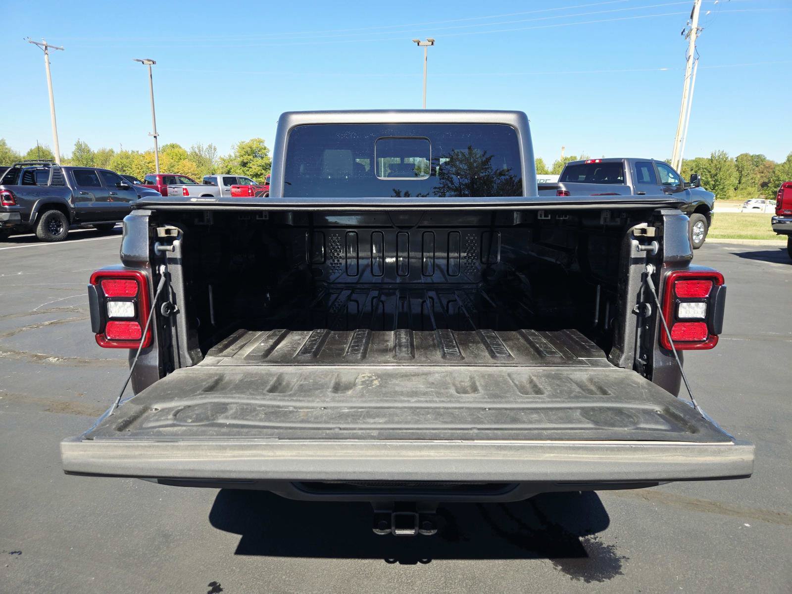 Used 2020 Jeep Gladiator Overland w/ Popular Equipment Package AWD/4WD image 15