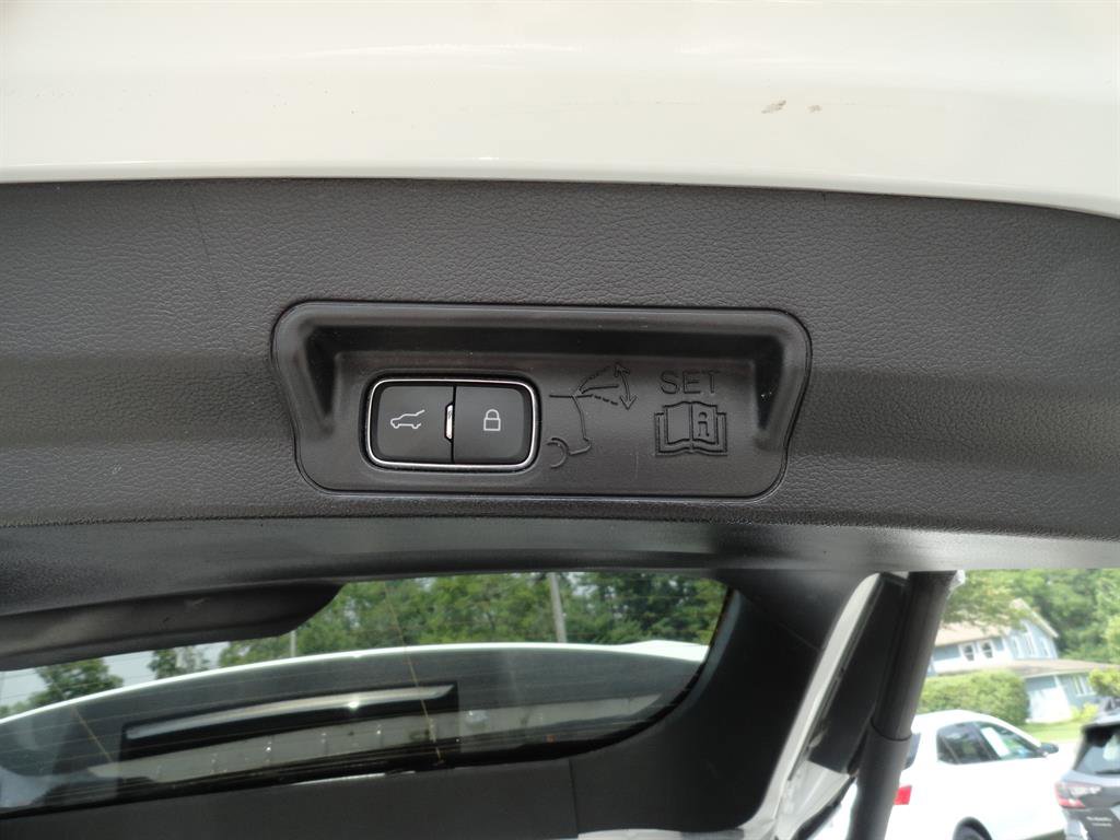 Used 2022 Ford Explorer Limited w/ Equipment Group 301A image 26