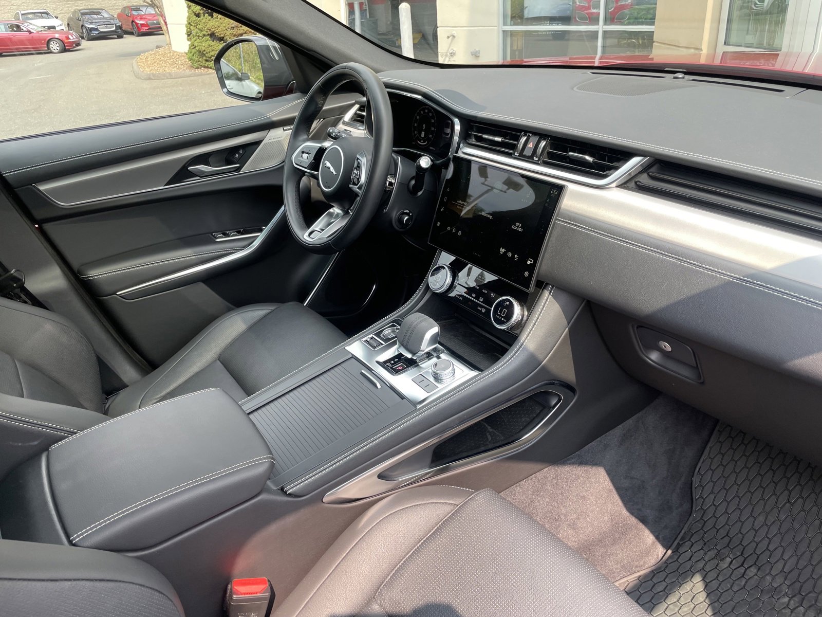 Certified 2024 Jaguar F-PACE R-Dynamic S image 11