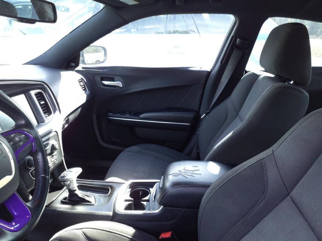 Used 2016 Dodge Charger SXT RWD image 5
