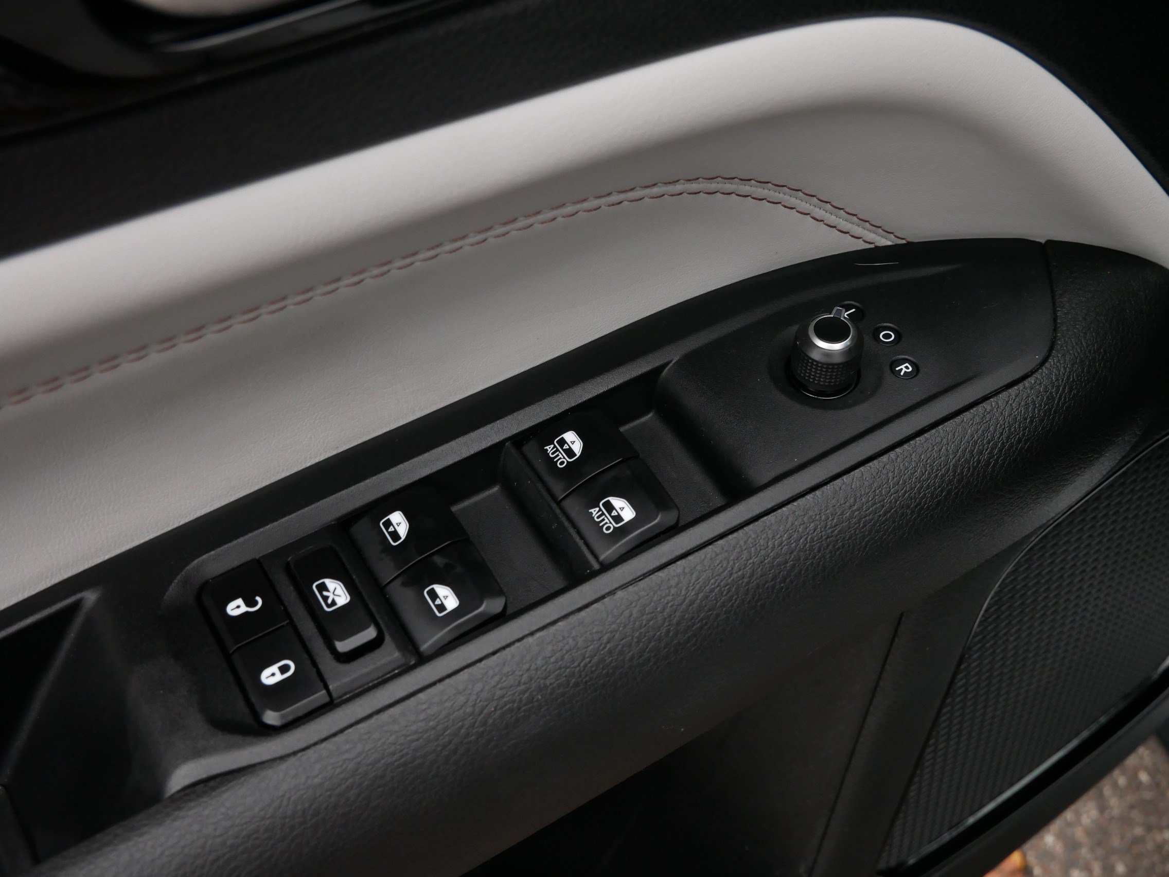 Used 2023 Jeep Compass Limited AWD/4WD image 19