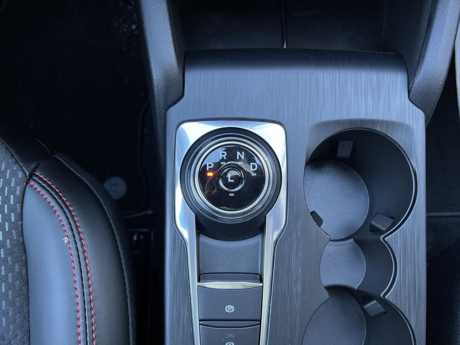 New 2025 Ford Escape ST-Line w/ Cold Weather Package image 21