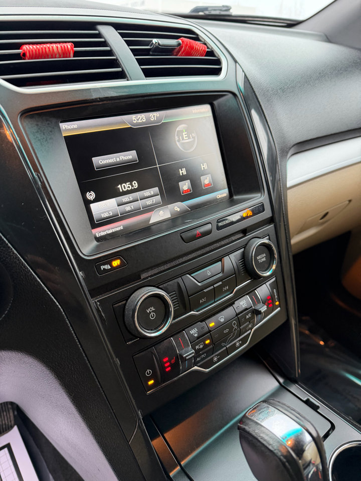 Used 2016 Ford Explorer XLT w/ Equipment Group 202A image 23