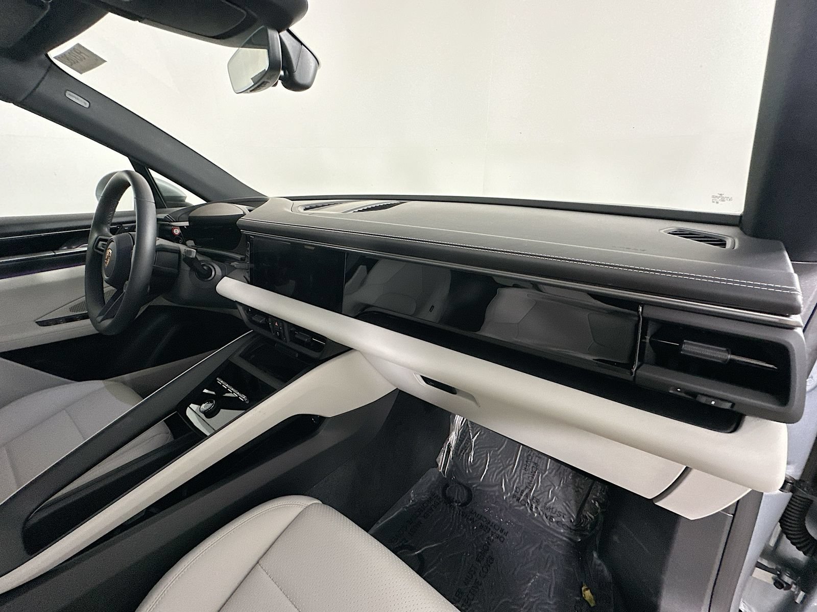 Used 2025 Porsche Macan 4 Electric AWD/4WD image 48