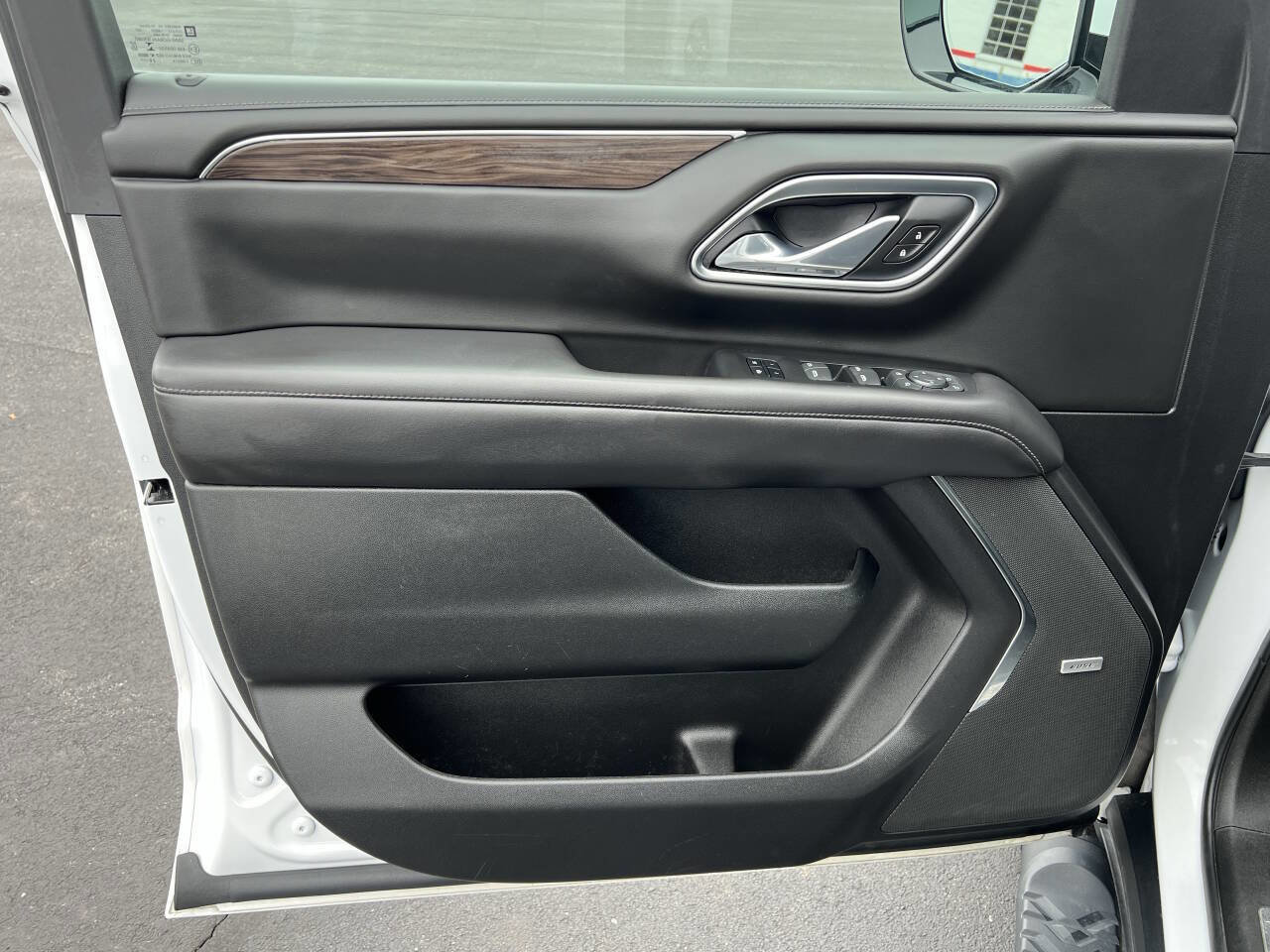 Used 2021 Chevrolet Suburban Z71 w/ Z71 Signature Package image 11