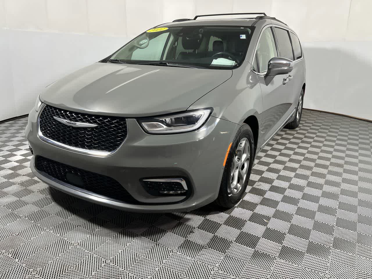 Used 2022 Chrysler Pacifica Limited FWD image 4