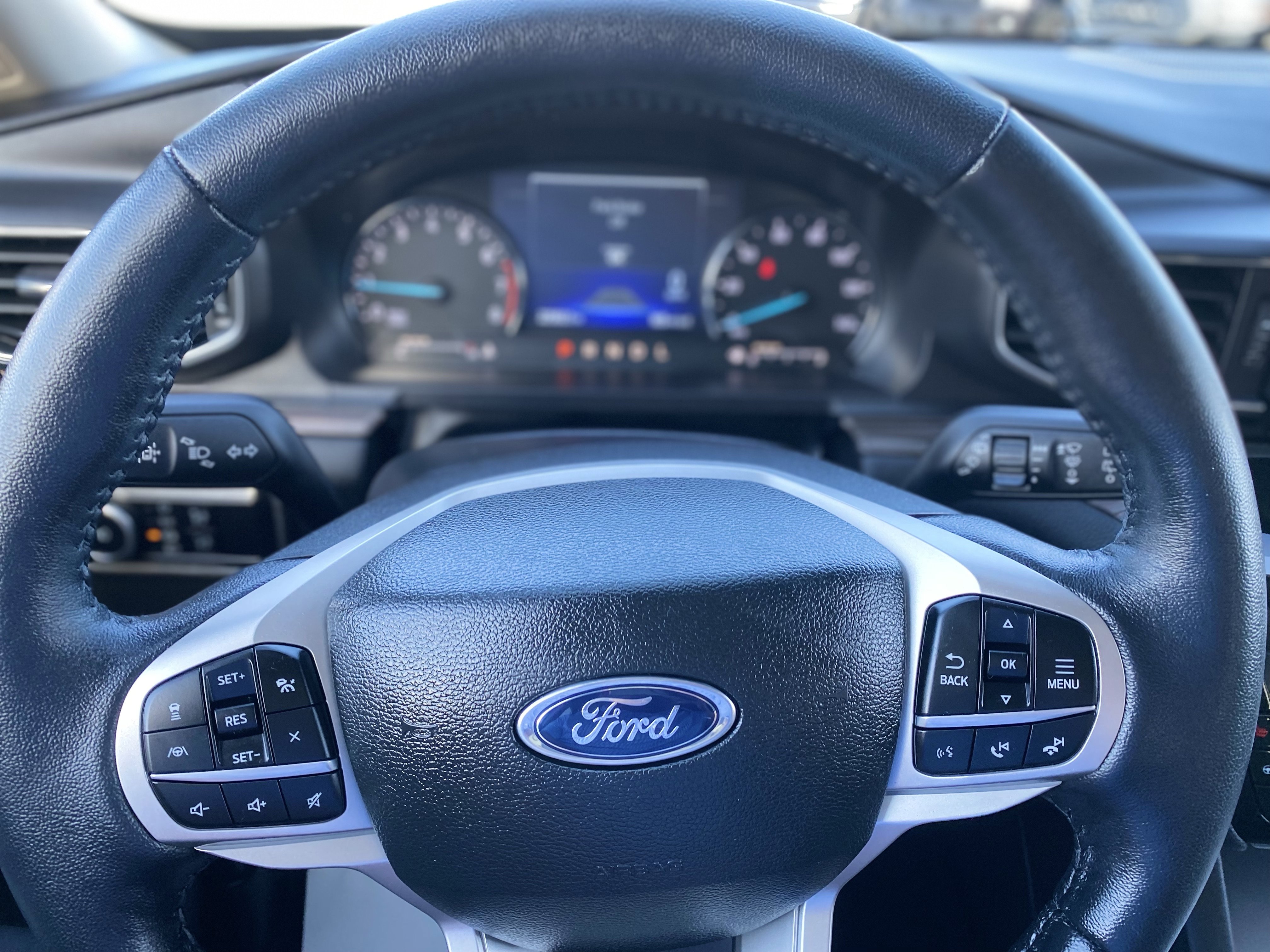 Used 2023 Ford Explorer Limited w/ Equipment Group 301A AWD/4WD image 19