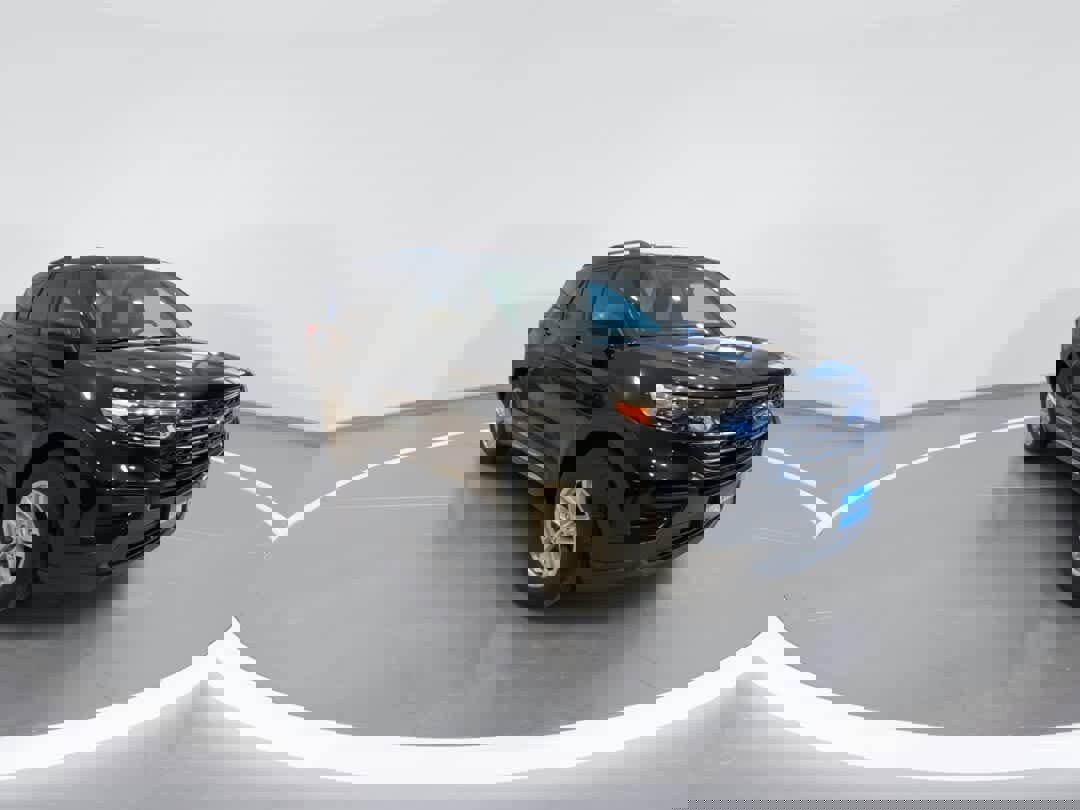 Used 2020 Ford Explorer XLT w/ Comfort Package image 2