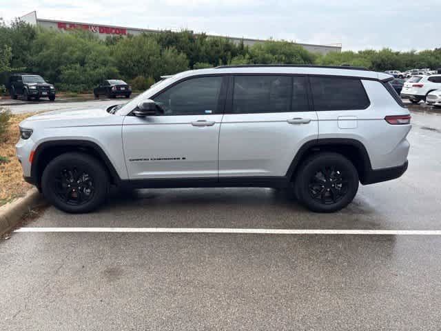 Used 2025 Jeep Grand Cherokee L Altitude RWD image 2