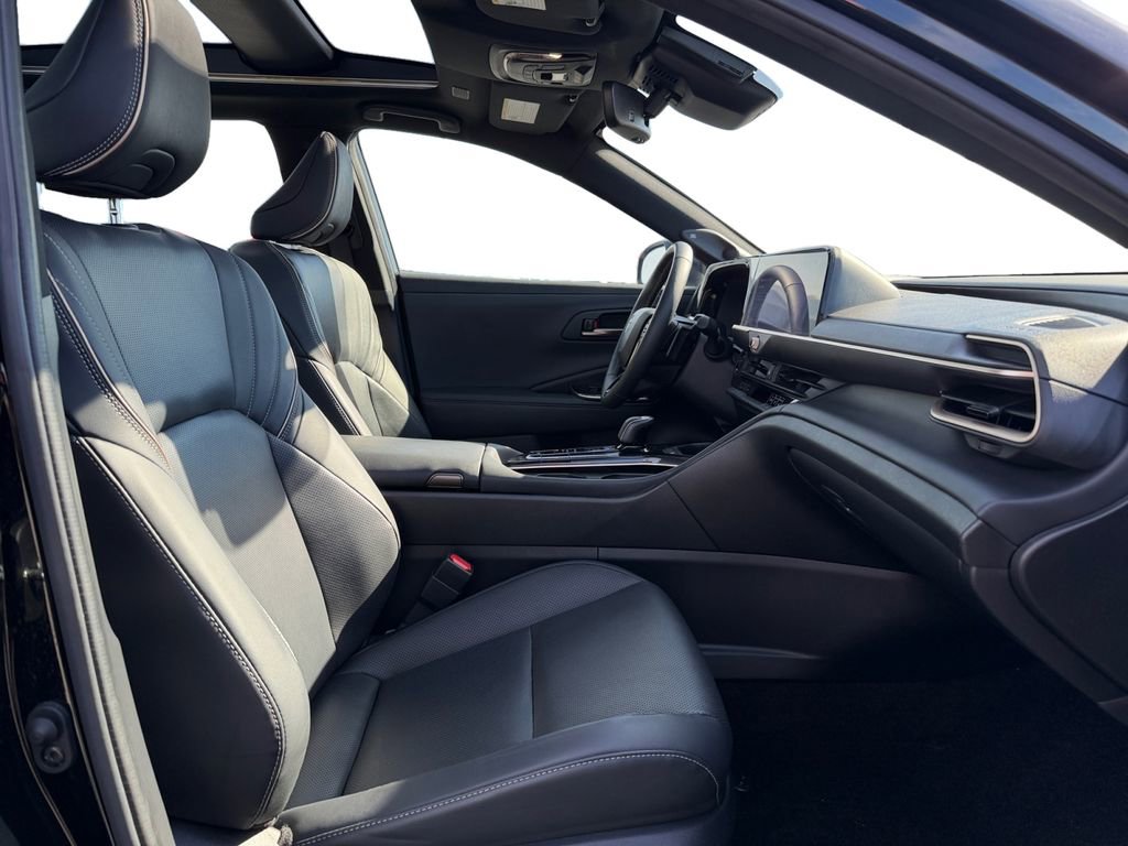 Certified 2024 Toyota Crown Platinum image 17