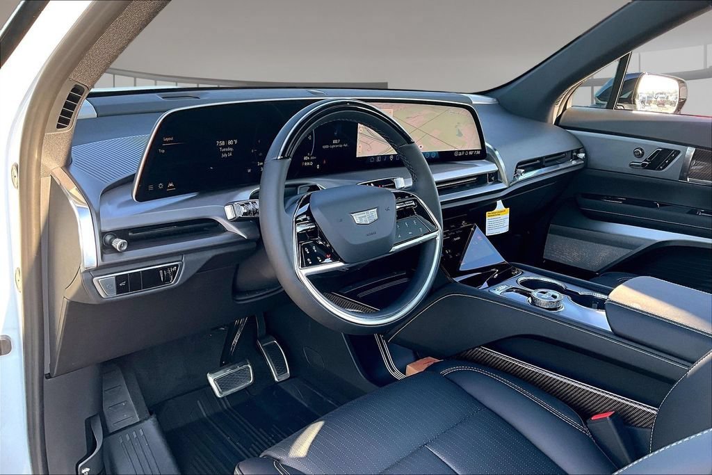 New 2027 Cadillac Vistiq Sport w/ LPO, Floor Liner Package AWD/4WD image 6