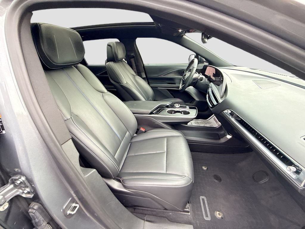 Used 2023 Cadillac Lyriq AWD image 33