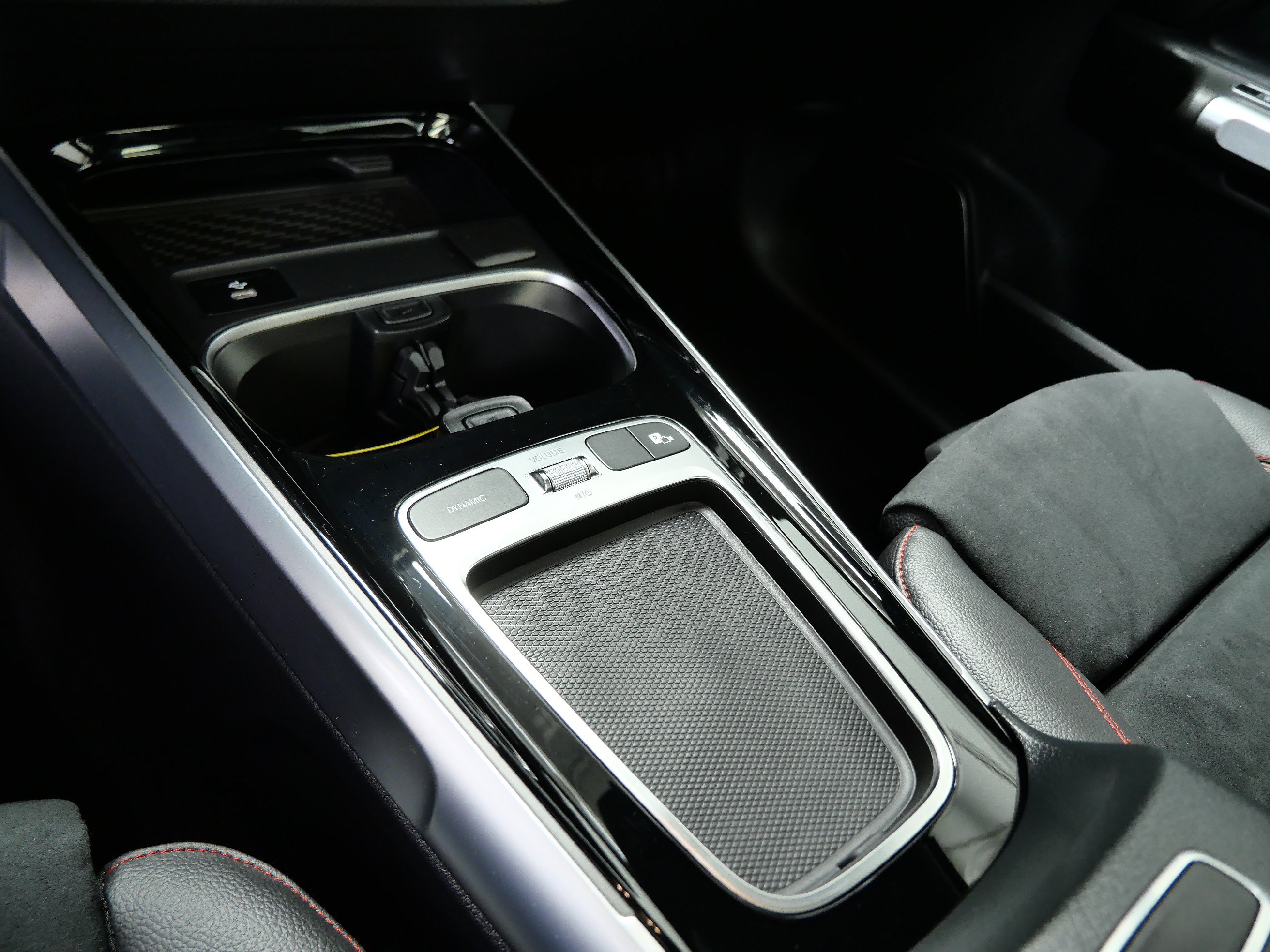 Used 2024 Mercedes-Benz GLB 35 AMG 4MATIC image 23