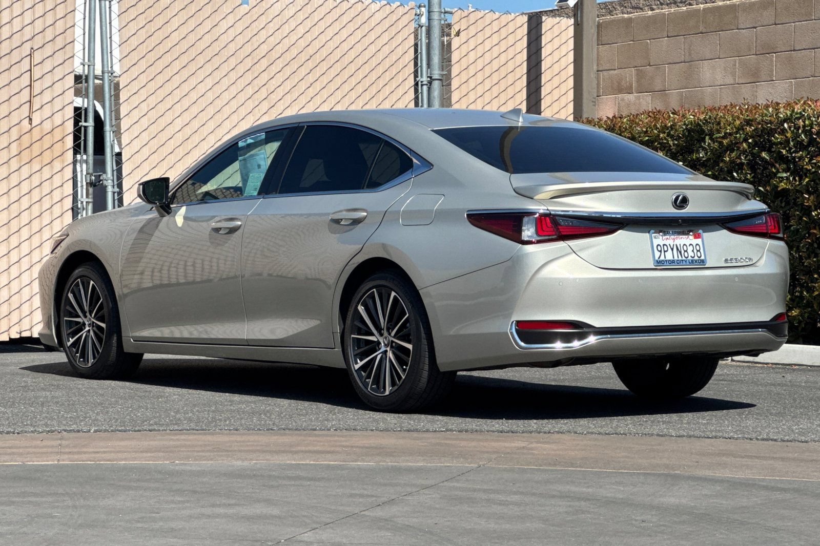 Certified 2025 Lexus ES 300h w/ Premium Package FWD image 6