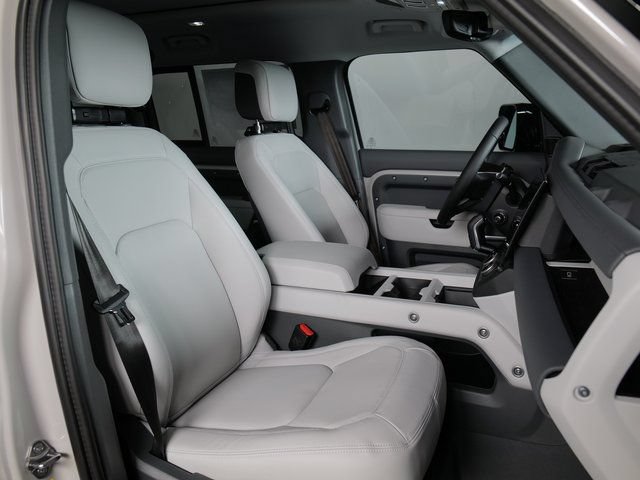 New 2026 Land Rover Defender 110 X-Dynamic SE AWD/4WD image 3