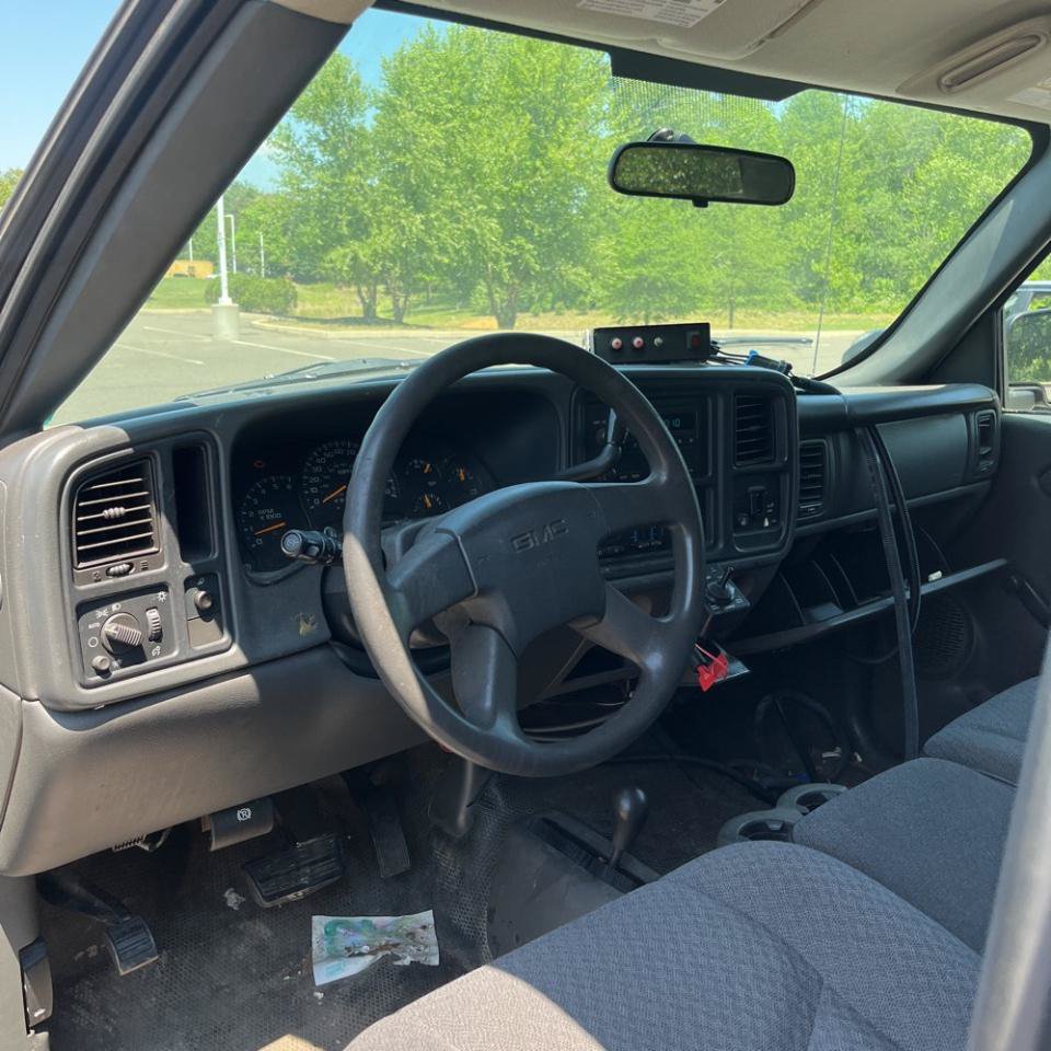 Used 2007 GMC Sierra 2500 W/T w/ Snow Plow Prep Package AWD/4WD image 9