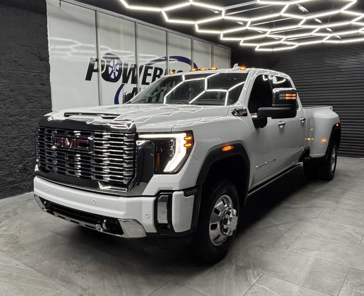 Used 2025 GMC Sierra 3500 Denali w/ Denali Reserve Package AWD/4WD image 2