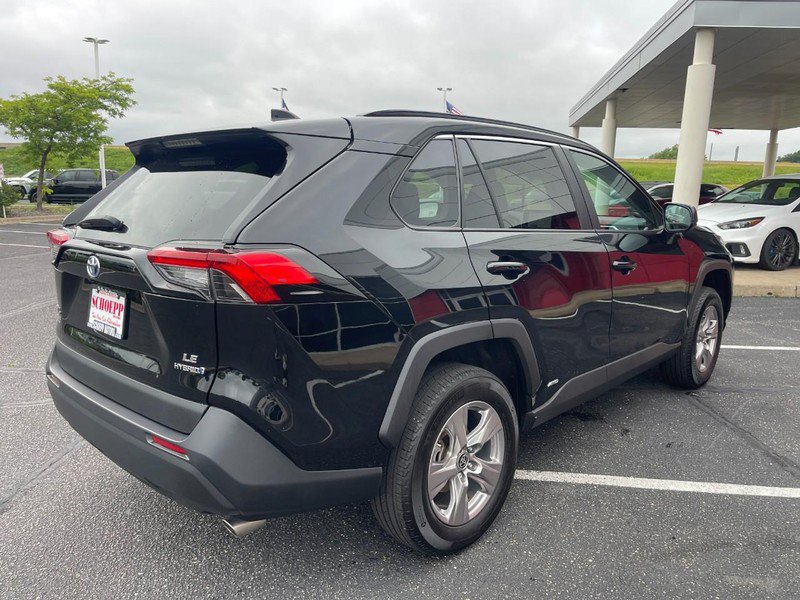 Used 2024 Toyota RAV4 LE AWD/4WD image 3