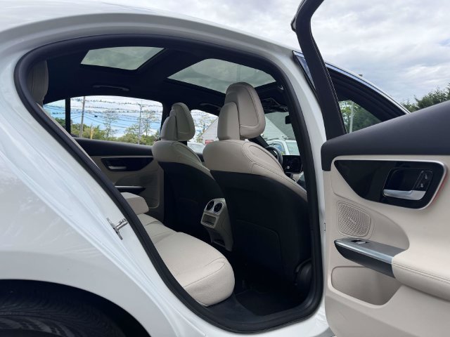 Used 2025 Mercedes-Benz C 300 4MATIC Sedan image 14