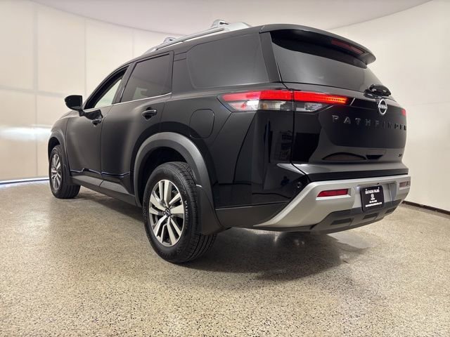 Used 2025 Nissan Pathfinder SL w/ Black Appearance Package image 13