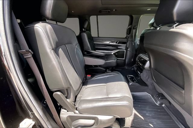 Used 2022 Jeep Wagoneer Series III w/ Premium Group I AWD/4WD image 24