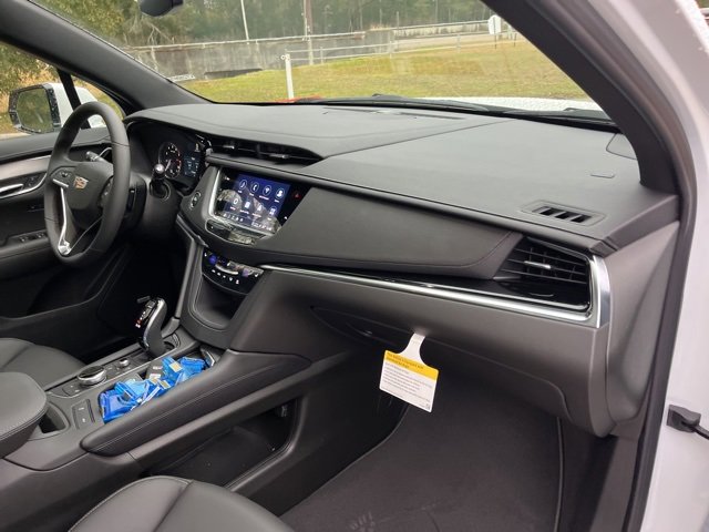 New 2025 Cadillac XT6 Luxury image 36