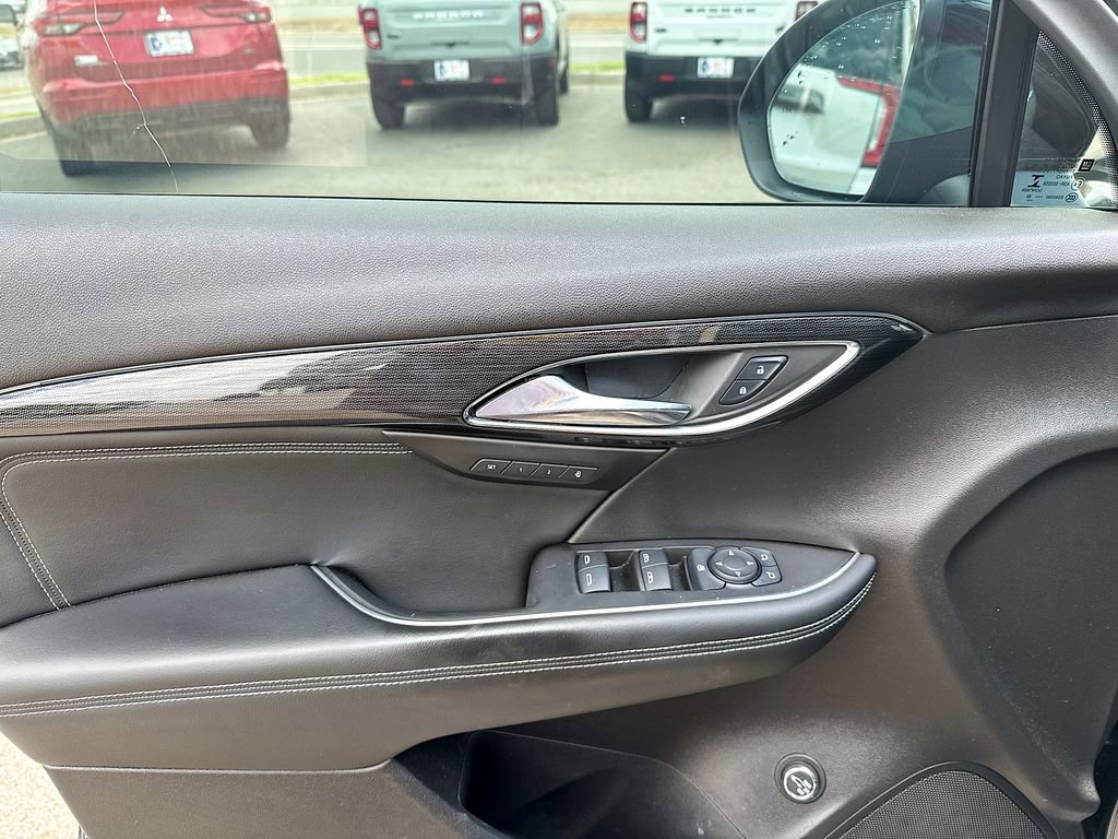 Used 2022 Buick Envision Essence w/ Sport Touring Package FWD image 9