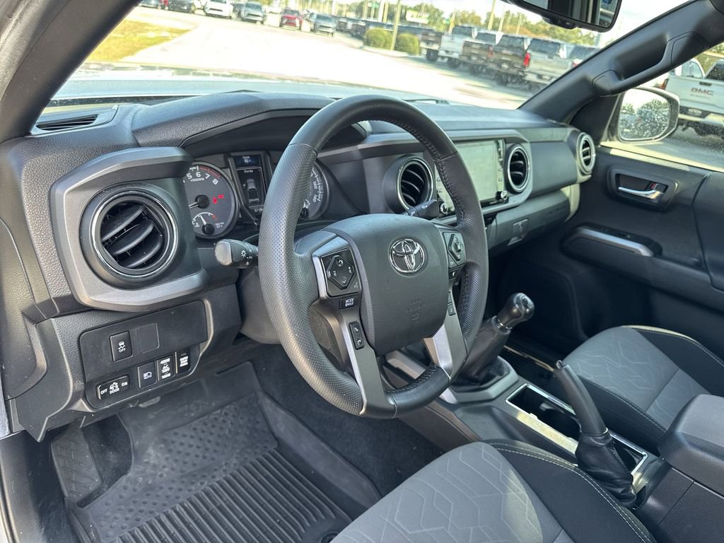 Used 2022 Toyota Tacoma TRD Off-Road image 16