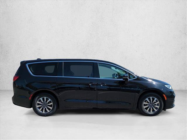 Used 2024 Chrysler Pacifica Limited FWD image 4