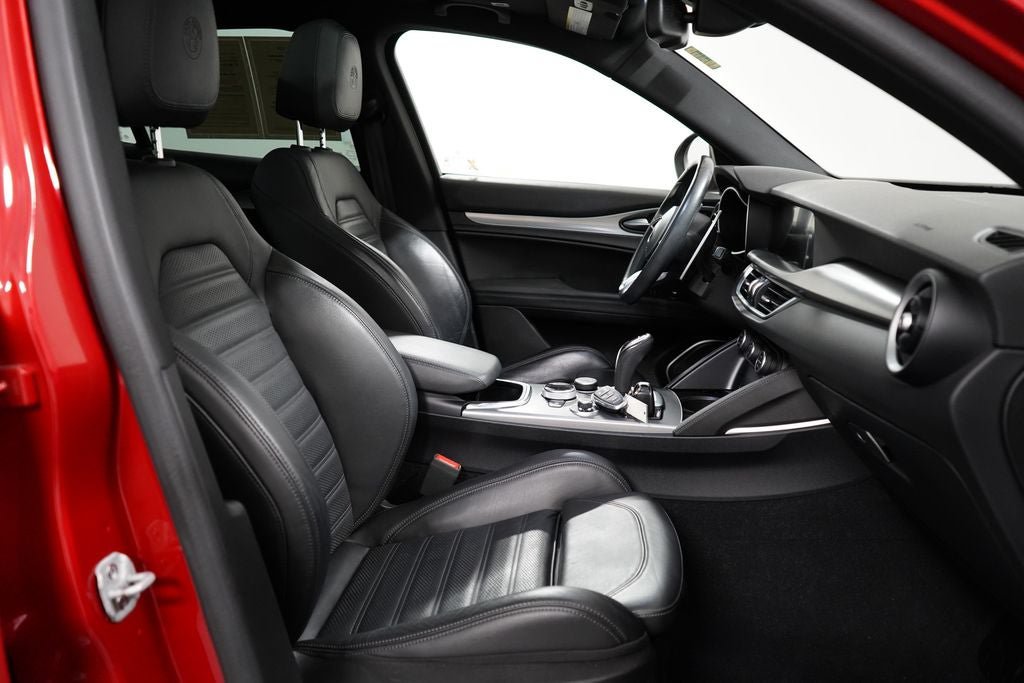 Used 2023 Alfa Romeo Stelvio Veloce AWD/4WD image 23