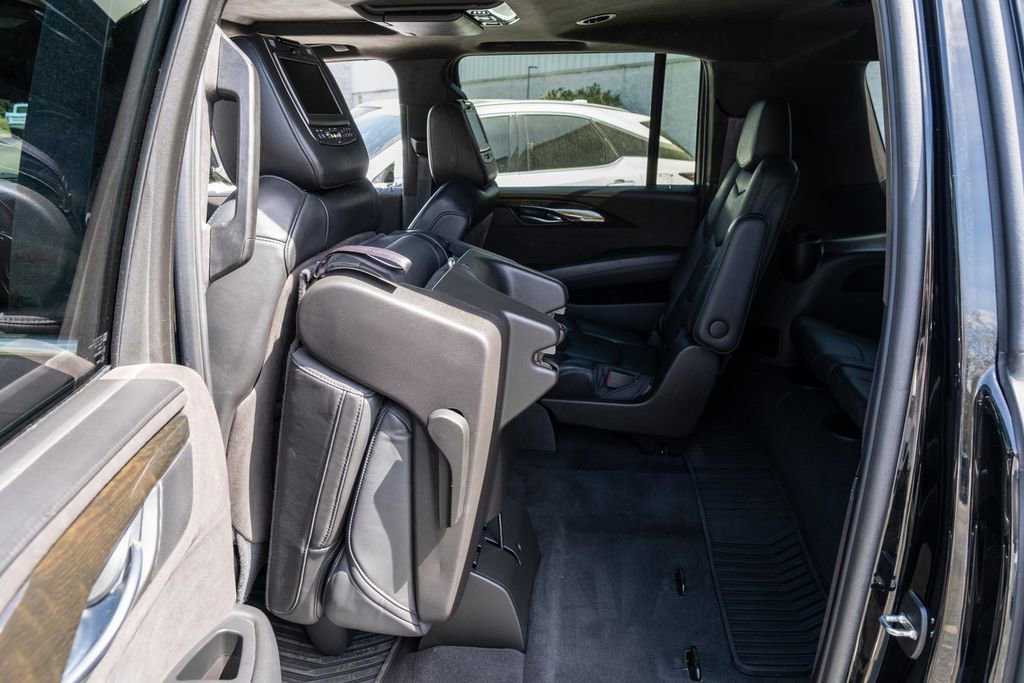 Used 2017 Cadillac Escalade ESV Platinum image 38