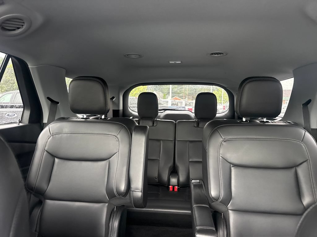 Used 2024 Ford Explorer XLT w/ Equipment Group 202A AWD/4WD image 41